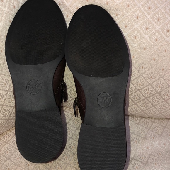 Michael kors Brown pair of women ankle high boot - Picture 3 of 6